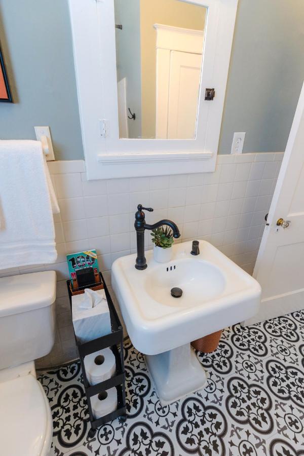 فيلا Historic Revival 2Br Midtown Memphis Free Parking Fast Wifi Free Parking Yes Pets المظهر الخارجي الصورة